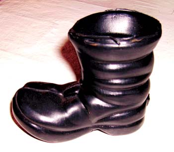 Nissestøvler stor i sort plastik 7x9cm